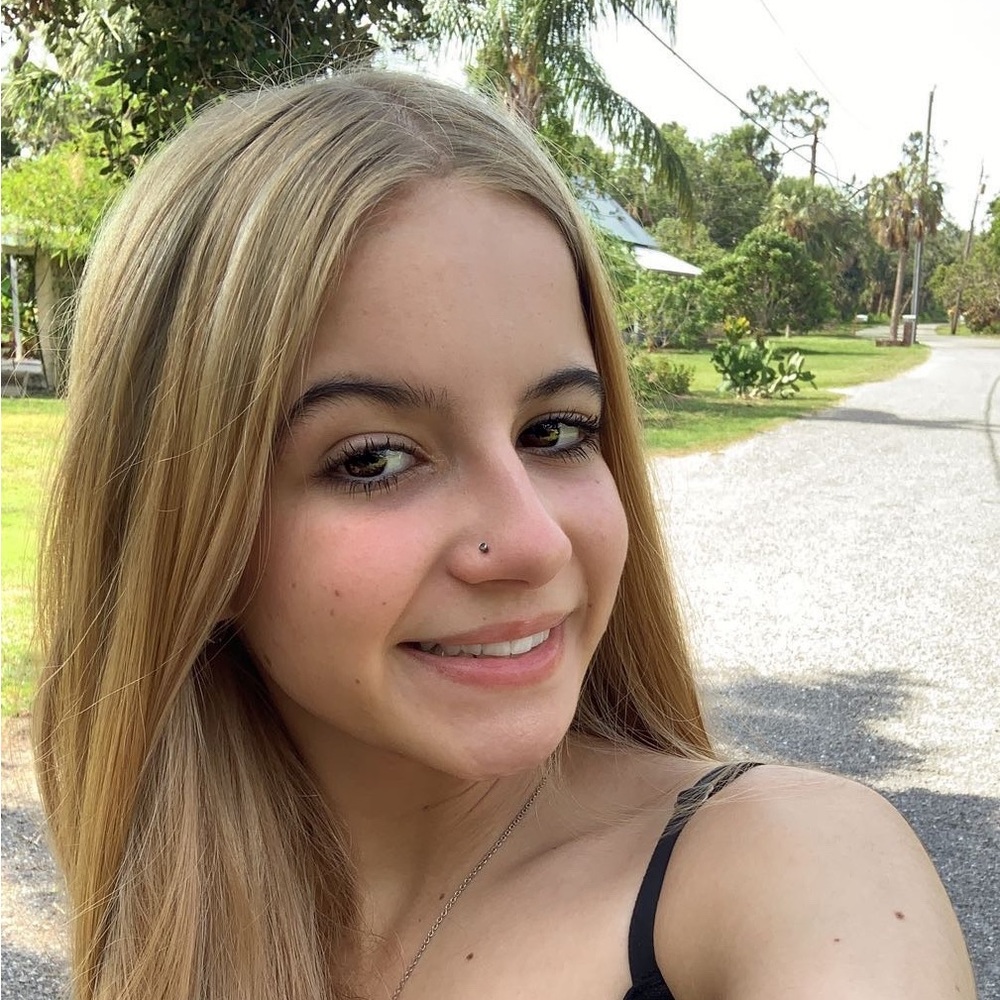 Meet your Posher, Kaylie